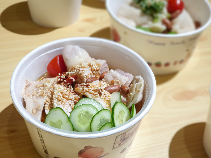 高雄美食||虎爺雞飯-夏天來份海南雞與口水雞飯，雞肉鮮嫩又清爽||左營區、海南雞飯