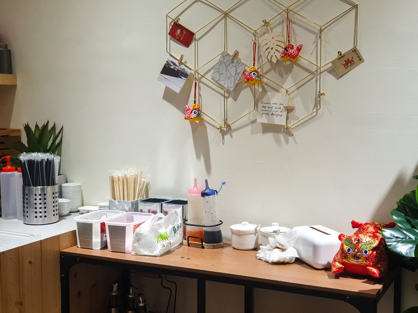 高雄美食||虎爺雞飯-夏天來份海南雞與口水雞飯，雞肉鮮嫩又清爽||左營區、海南雞飯