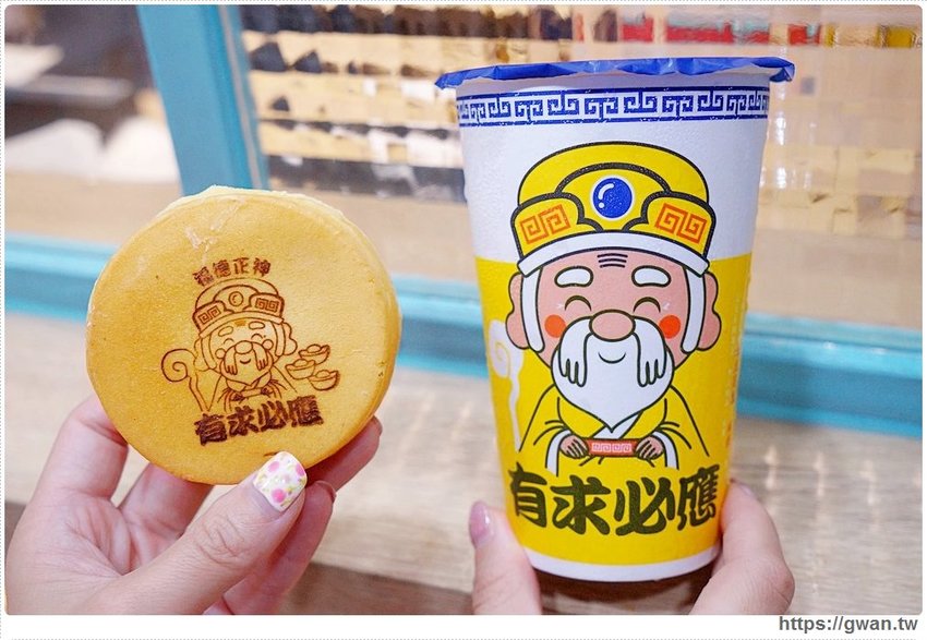 桃園人氣車輪餅來逢甲~買一送一人潮橫跨三店面,初一十五還有限定發財餅!