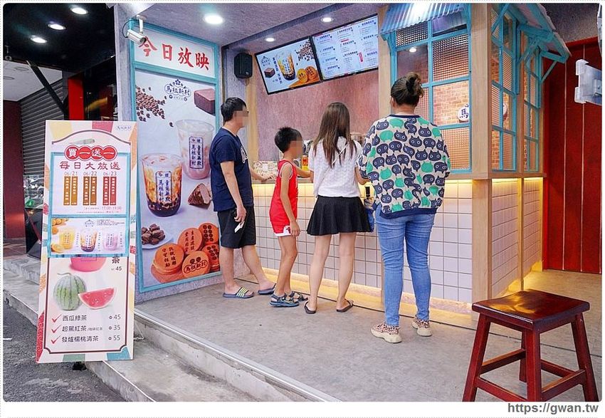 桃園人氣車輪餅來逢甲~買一送一人潮橫跨三店面,初一十五還有限定發財餅!