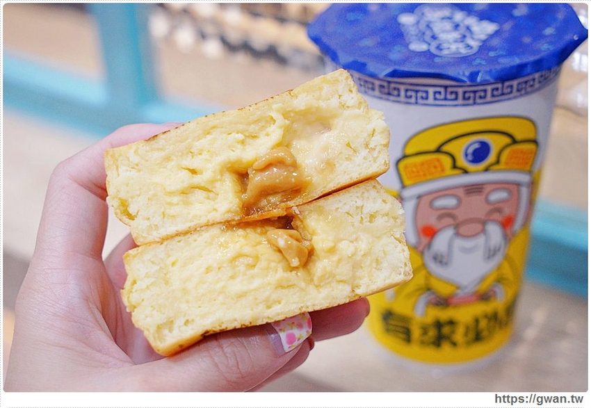 桃園人氣車輪餅來逢甲~買一送一人潮橫跨三店面,初一十五還有限定發財餅!