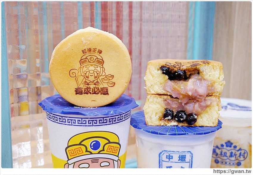 桃園人氣車輪餅來逢甲~買一送一人潮橫跨三店面,初一十五還有限定發財餅!