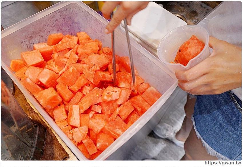 桃園人氣車輪餅來逢甲~買一送一人潮橫跨三店面,初一十五還有限定發財餅!