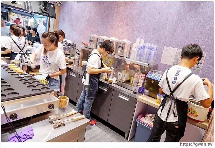 桃園人氣車輪餅來逢甲~買一送一人潮橫跨三店面,初一十五還有限定發財餅!