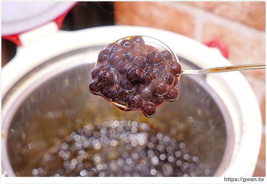 桃園人氣車輪餅來逢甲~買一送一人潮橫跨三店面,初一十五還有限定發財餅!