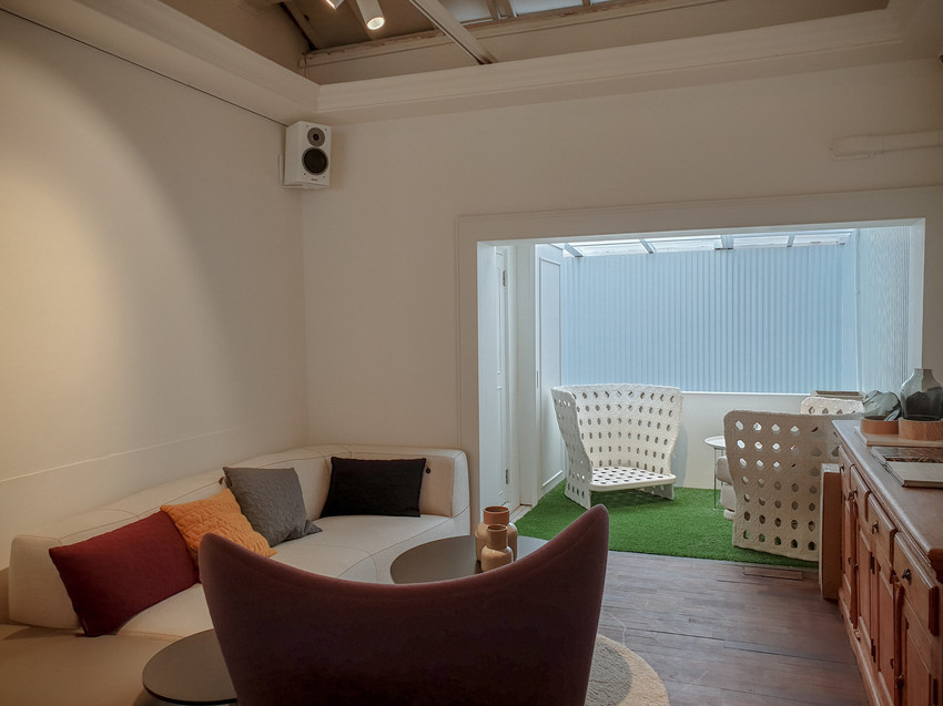 高雄美食||Space Café-﻿設計型的咖啡館，最適合待上整個午後||新興區、不限時咖啡廳