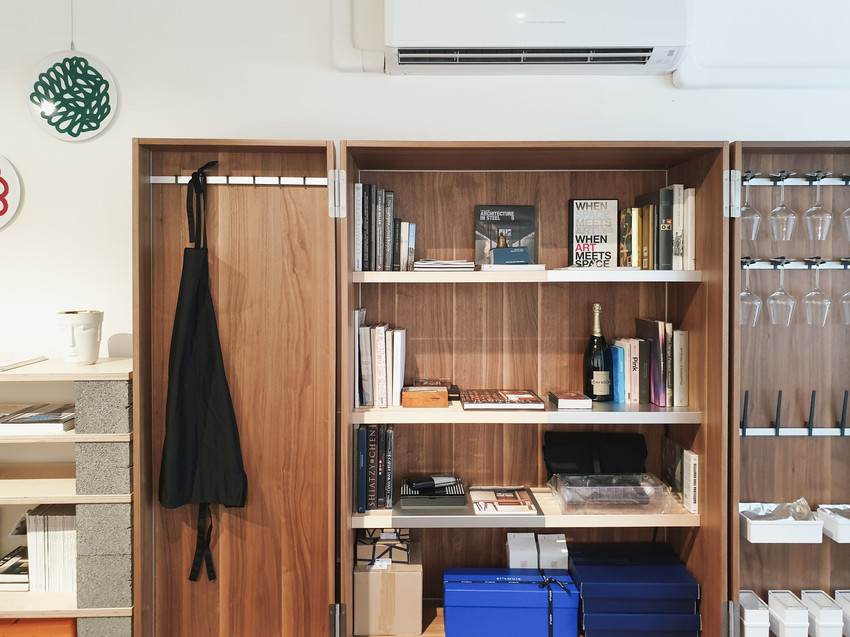 高雄美食||Space Café-﻿設計型的咖啡館，最適合待上整個午後||新興區、不限時咖啡廳