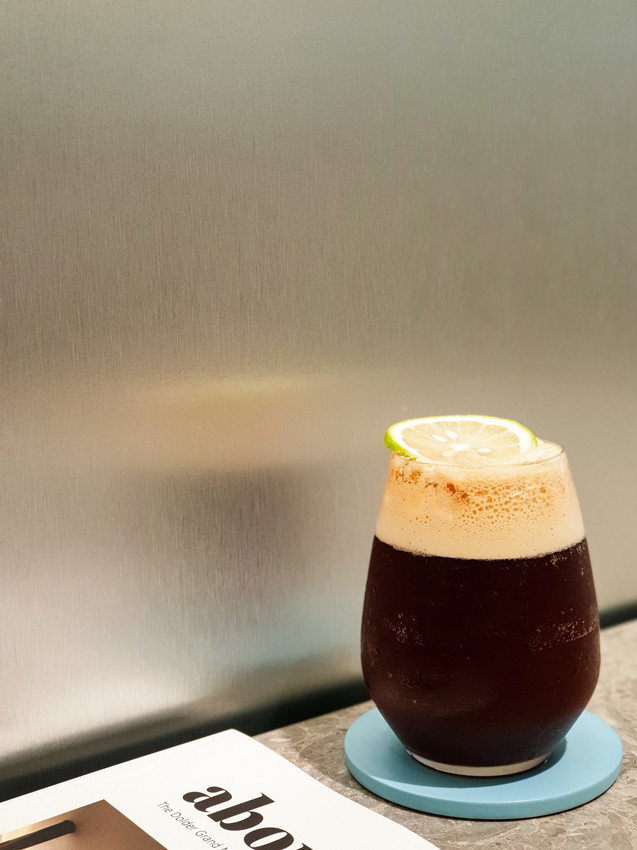 高雄美食||Space Café-﻿設計型的咖啡館，最適合待上整個午後||新興區、不限時咖啡廳