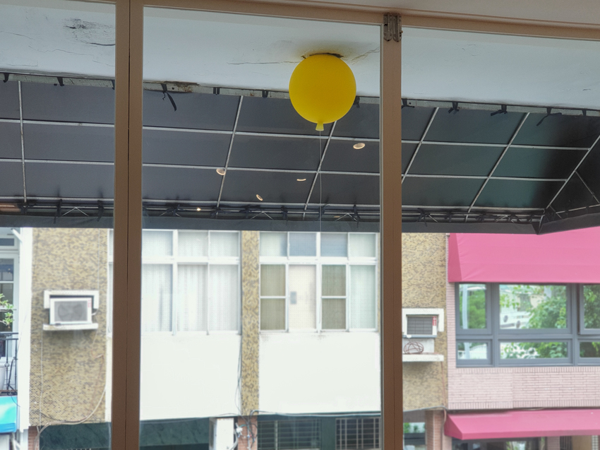 高雄美食||Space Café-﻿設計型的咖啡館，最適合待上整個午後||新興區、不限時咖啡廳