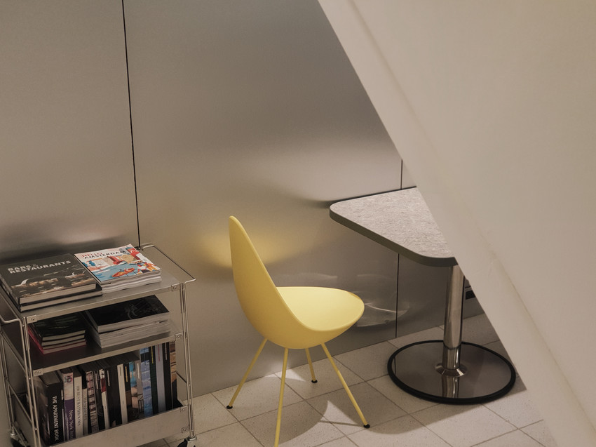 高雄美食||Space Café-﻿設計型的咖啡館，最適合待上整個午後||新興區、不限時咖啡廳