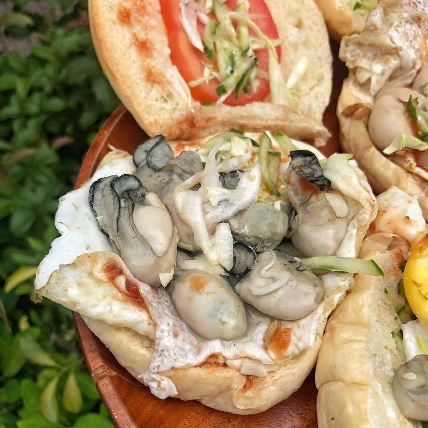 台南早餐店就是狂竟賣著 「雞佛蛋餅」「 蚵仔漢堡 」一大早吃這麼補保證「並蹦叫」 蟹堡王早餐店浮誇無極限阿 | 小白只饗ㄔ美食