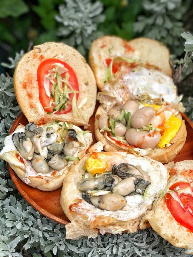 台南早餐店就是狂竟賣著 「雞佛蛋餅」「 蚵仔漢堡 」一大早吃這麼補保證「並蹦叫」 蟹堡王早餐店浮誇無極限阿 | 小白只饗ㄔ美食