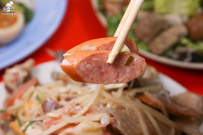 南霸天起家的鮮鹽堂泰式鹽水雞，獨門醬料虜獲老饕味蕾、食材再升級｜必吃冰鮮土公雞 - 跟著尼力吃喝玩樂＆親子生活