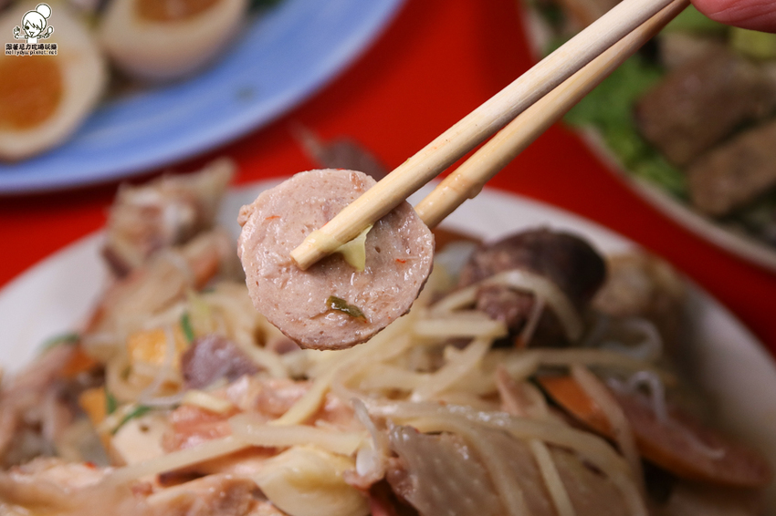 南霸天起家的鮮鹽堂泰式鹽水雞，獨門醬料虜獲老饕味蕾、食材再升級｜必吃冰鮮土公雞 - 跟著尼力吃喝玩樂＆親子生活