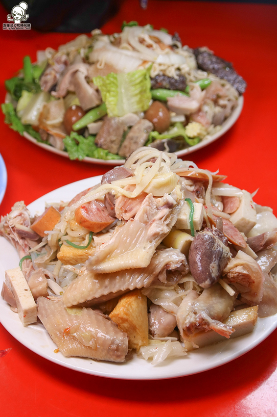 南霸天起家的鮮鹽堂泰式鹽水雞，獨門醬料虜獲老饕味蕾、食材再升級｜必吃冰鮮土公雞 - 跟著尼力吃喝玩樂＆親子生活