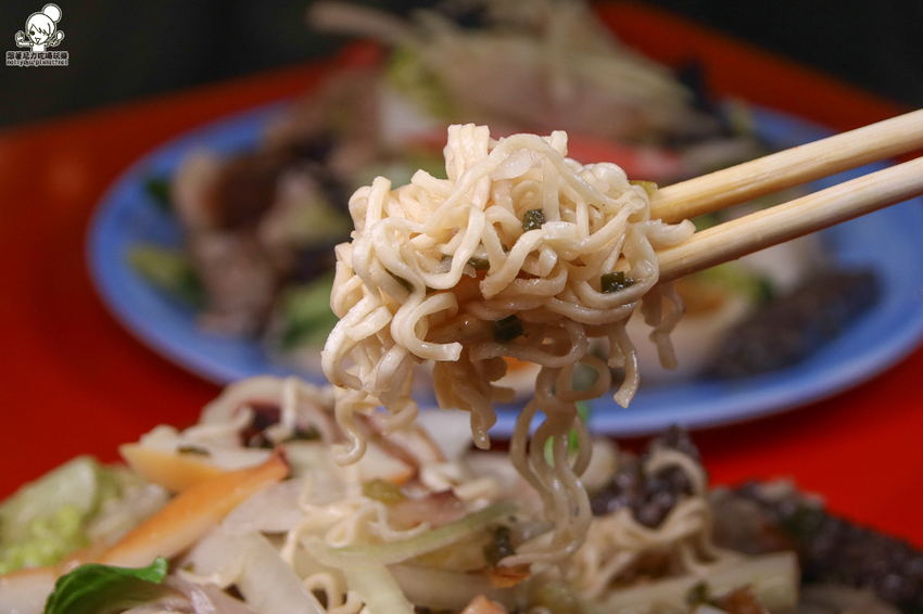 南霸天起家的鮮鹽堂泰式鹽水雞，獨門醬料虜獲老饕味蕾、食材再升級｜必吃冰鮮土公雞 - 跟著尼力吃喝玩樂＆親子生活
