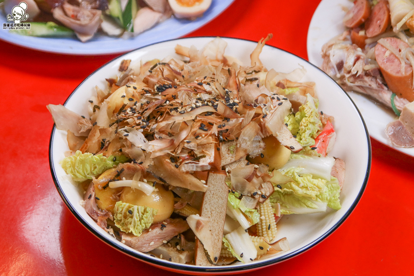 南霸天起家的鮮鹽堂泰式鹽水雞，獨門醬料虜獲老饕味蕾、食材再升級｜必吃冰鮮土公雞 - 跟著尼力吃喝玩樂＆親子生活