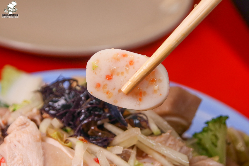 南霸天起家的鮮鹽堂泰式鹽水雞，獨門醬料虜獲老饕味蕾、食材再升級｜必吃冰鮮土公雞 - 跟著尼力吃喝玩樂＆親子生活