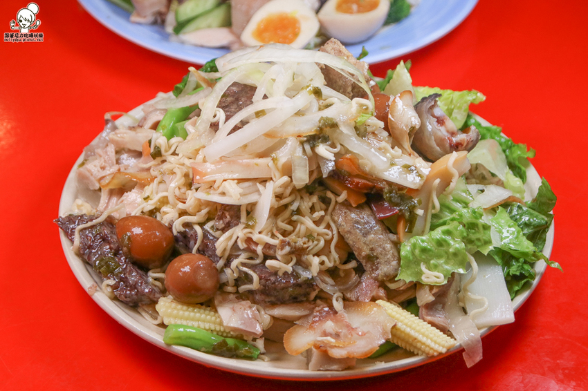 南霸天起家的鮮鹽堂泰式鹽水雞，獨門醬料虜獲老饕味蕾、食材再升級｜必吃冰鮮土公雞 - 跟著尼力吃喝玩樂＆親子生活