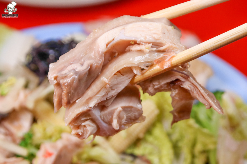 南霸天起家的鮮鹽堂泰式鹽水雞，獨門醬料虜獲老饕味蕾、食材再升級｜必吃冰鮮土公雞 - 跟著尼力吃喝玩樂＆親子生活