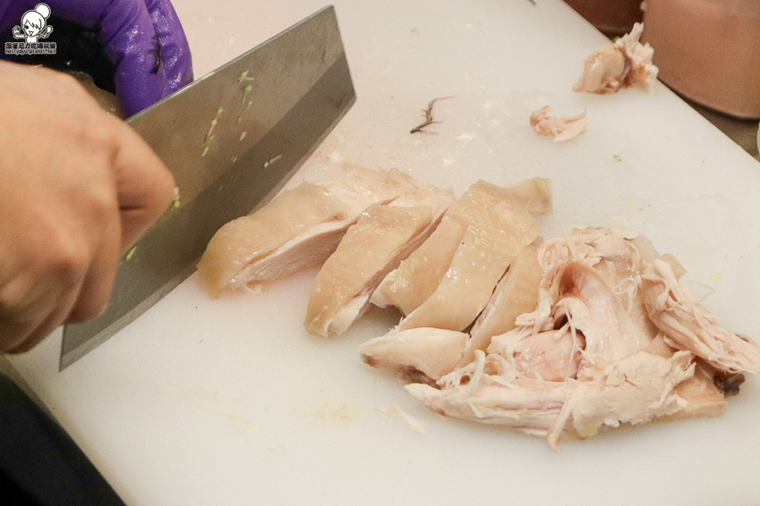 南霸天起家的鮮鹽堂泰式鹽水雞，獨門醬料虜獲老饕味蕾、食材再升級｜必吃冰鮮土公雞 - 跟著尼力吃喝玩樂＆親子生活