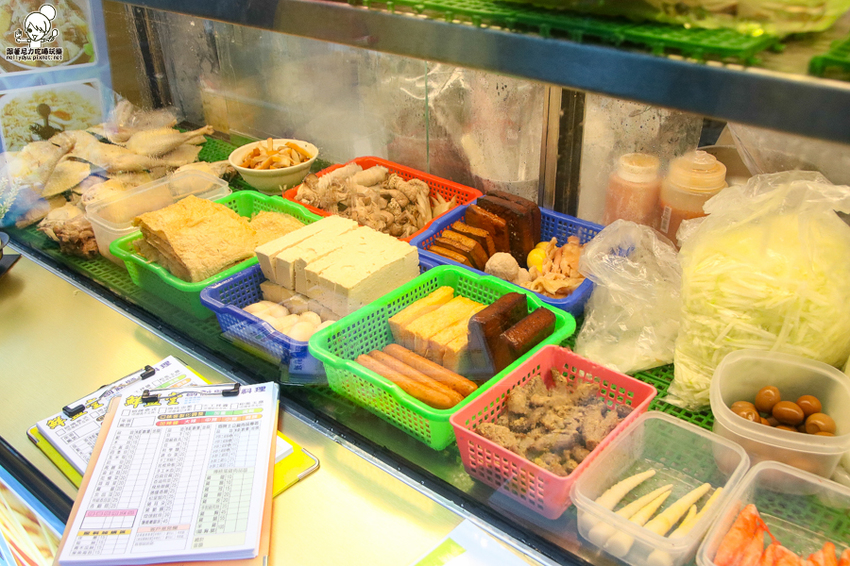 南霸天起家的鮮鹽堂泰式鹽水雞，獨門醬料虜獲老饕味蕾、食材再升級｜必吃冰鮮土公雞 - 跟著尼力吃喝玩樂＆親子生活