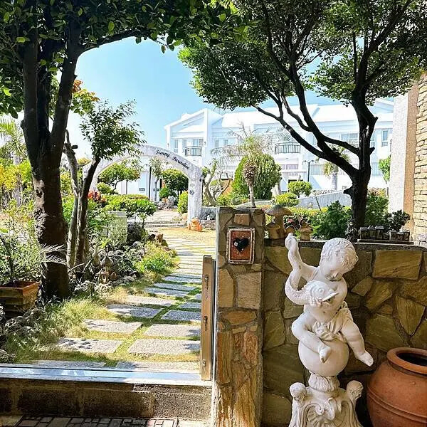 屏東縣車城鄉海生館住宿推薦～暢遊海生館就一起入住海比尼斯Happiness villa，享受白色城堡的浪漫，不再遙不可及～