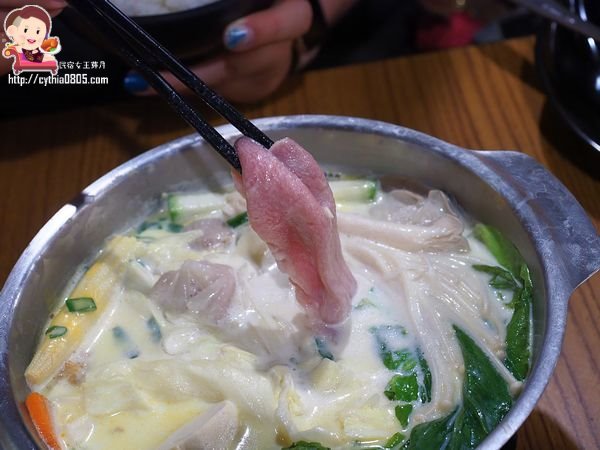 桃園龜山美食-一鍋賞-百元火鍋也有好湯頭，在漂亮的乾燥花店吃小火鍋啦  (邀約) @民宿女王芽月-美食.旅遊.全台趴趴走