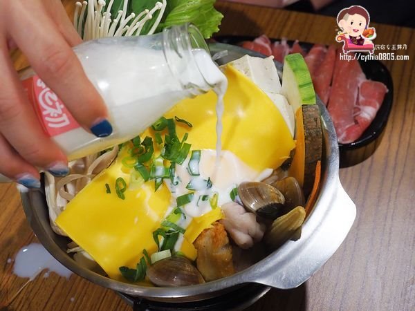 桃園龜山美食-一鍋賞-百元火鍋也有好湯頭，在漂亮的乾燥花店吃小火鍋啦  (邀約) @民宿女王芽月-美食.旅遊.全台趴趴走