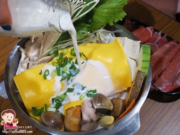 桃園龜山美食-一鍋賞-百元火鍋也有好湯頭，在漂亮的乾燥花店吃小火鍋啦  (邀約) @民宿女王芽月-美食.旅遊.全台趴趴走