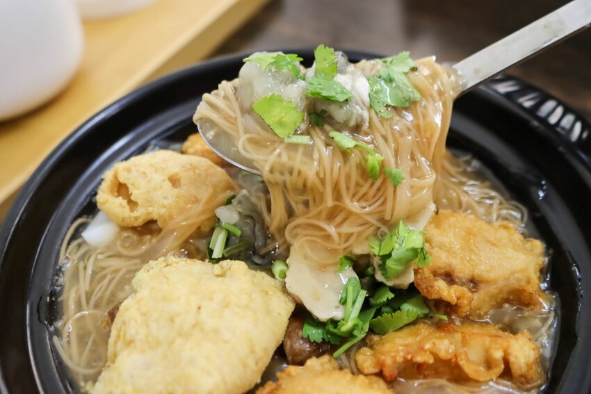 浮誇系麵線就在這邊!一碗麵線加入七種好料有肉有海鮮~
