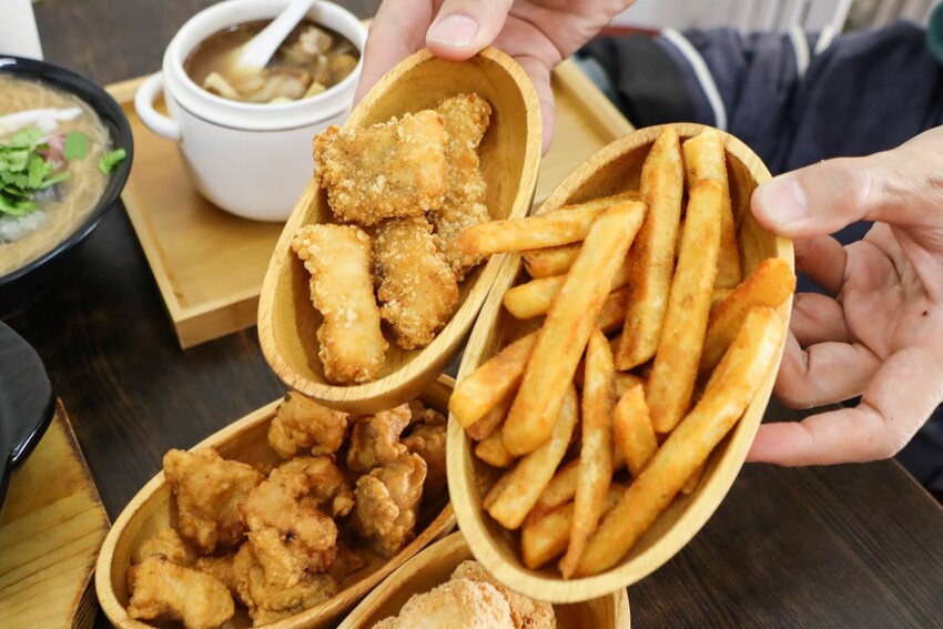 浮誇系麵線就在這邊!一碗麵線加入七種好料有肉有海鮮~