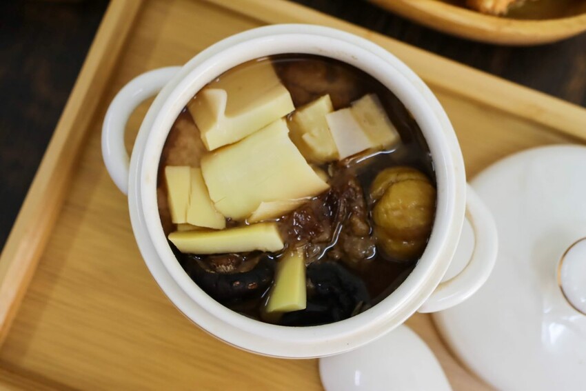 浮誇系麵線就在這邊!一碗麵線加入七種好料有肉有海鮮~