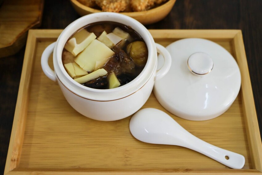 浮誇系麵線就在這邊!一碗麵線加入七種好料有肉有海鮮~