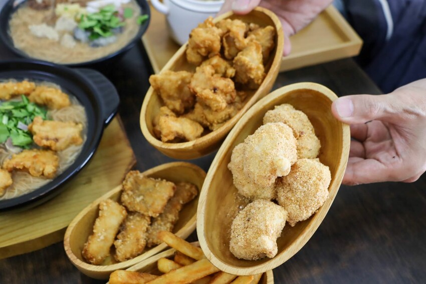 浮誇系麵線就在這邊!一碗麵線加入七種好料有肉有海鮮~