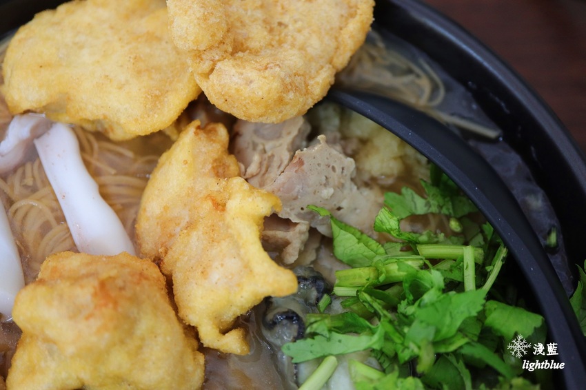 [ 萬華．龍山寺站美食 ] 淺藍 × 賴桑透抽蚵仔麵線～必點一碗吃到七種好料的魔霸麵線