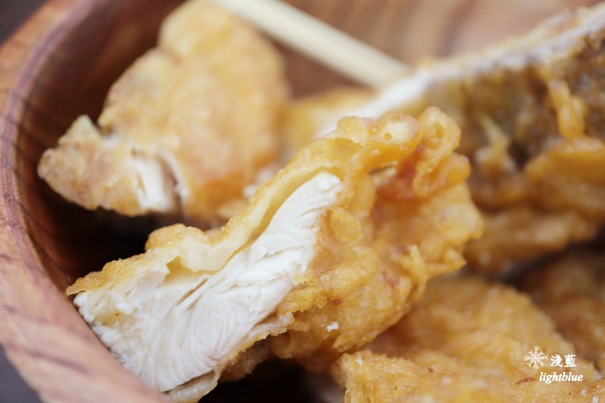 [ 萬華．龍山寺站美食 ] 淺藍 × 賴桑透抽蚵仔麵線～必點一碗吃到七種好料的魔霸麵線