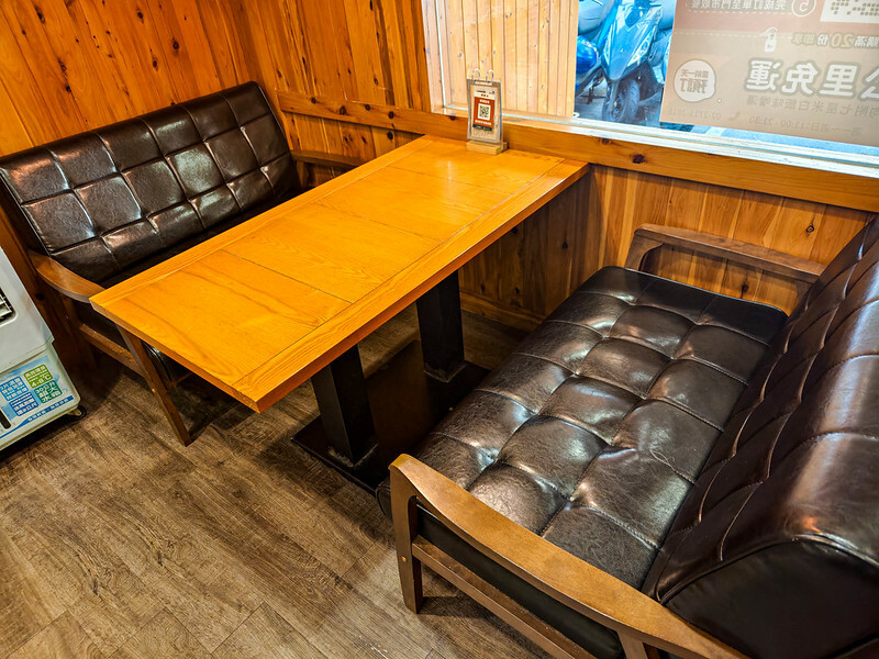 國父紀念館美食推薦！台北必吃多汁山本漢堡排，白飯湯品免費續。