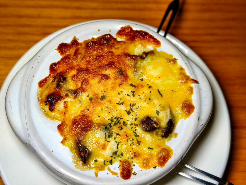 國父紀念館美食推薦！台北必吃多汁山本漢堡排，白飯湯品免費續。