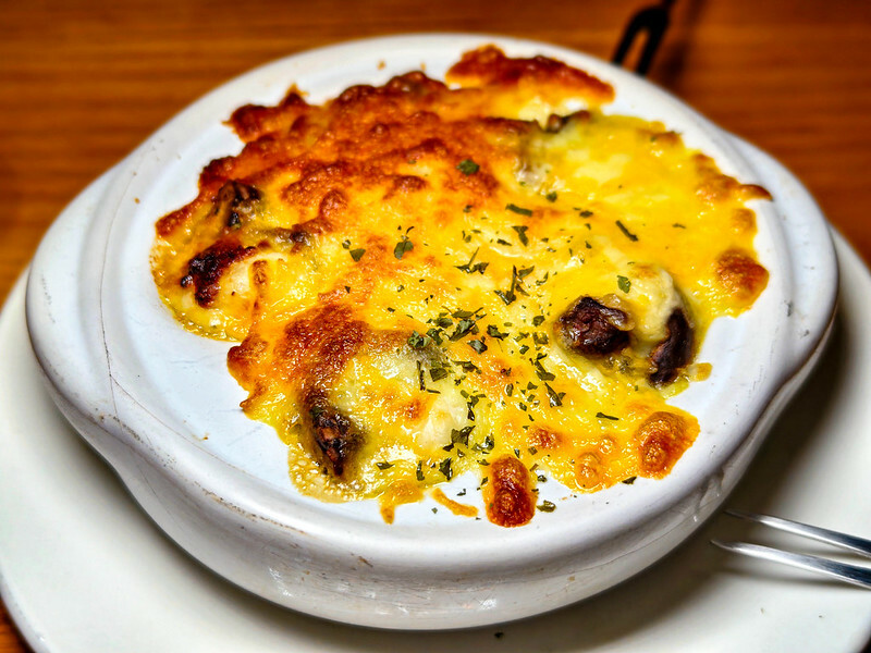 國父紀念館美食推薦！台北必吃多汁山本漢堡排，白飯湯品免費續。