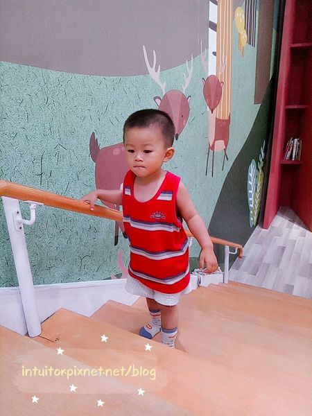 新營親子館雙面橋樓梯.jpg 新營親子館雙面橋樓梯.jpg