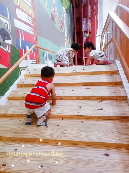 新營親子館雙面橋攀爬坡.jpg 新營親子館雙面橋攀爬坡.jpg