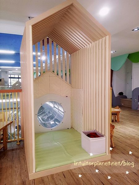 新營親子館水管滑梯入口.jpg 新營親子館水管滑梯入口.jpg