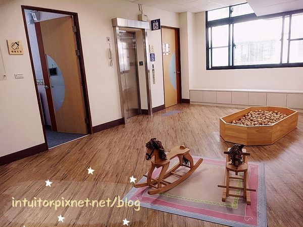 新營親子館搖馬球池.jpg 新營親子館搖馬球池.jpg
