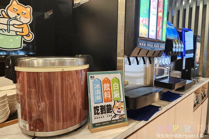 人氣台中石頭火鍋也是寵物友善火鍋店哦！石頭火鍋爆香後再上桌的古早味雞腿肉鍋超香的～