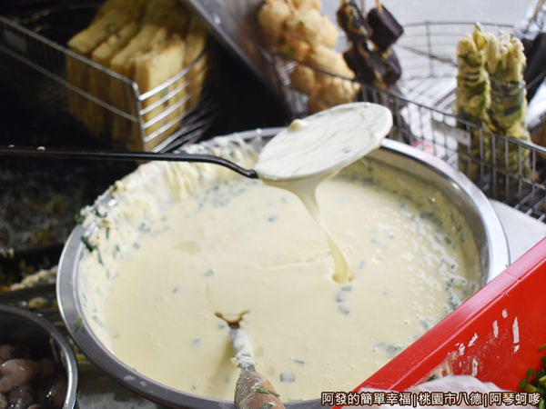 阿琴蚵嗲07-麵糊裹底.JPG