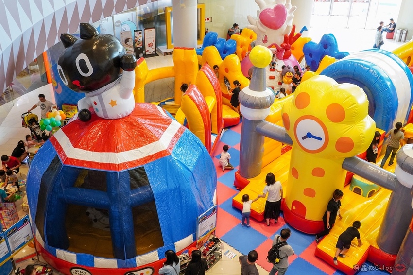高雄草衙道 KURORO宇宙喵氣墊樂園！亞洲巡迴首站開展囉～724 小朋友釋放電力的好地方，安全性高的氣墊樂園 六米高滑梯超刺激31.jpg