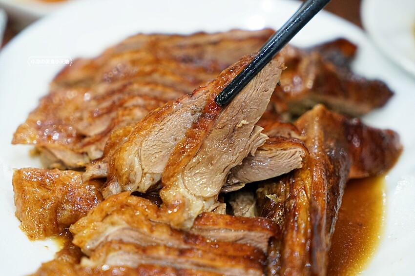 一年四季都能吃到活蟹料理！招牌燒鵝、潮汕砂鍋粥、各式熱炒通通有，聚餐就來這！！