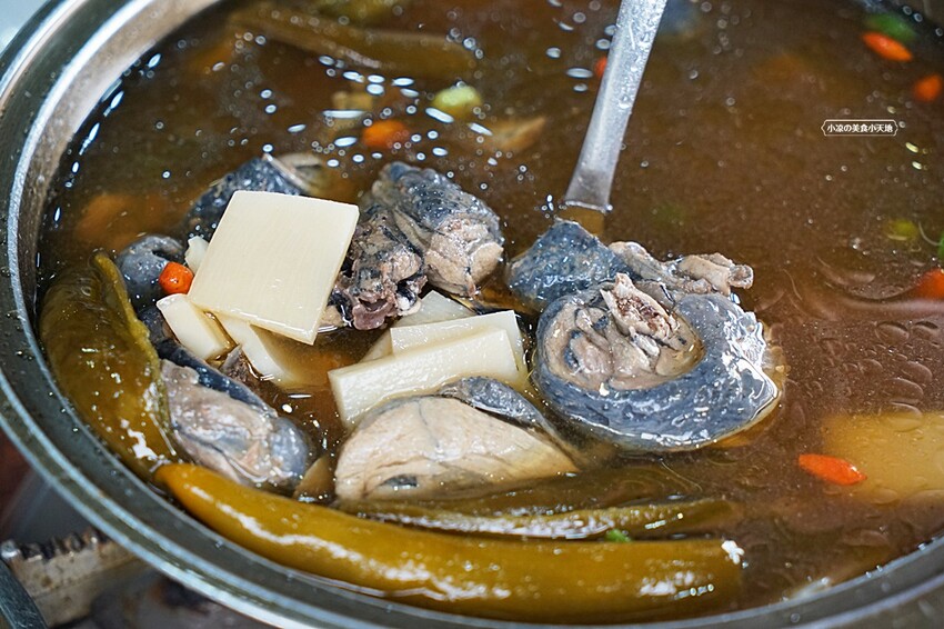 螃蟹控必收！！台中少見365天都有現撈活蟹料理，還有上百道熱炒任你點，聚餐來這準沒錯！！