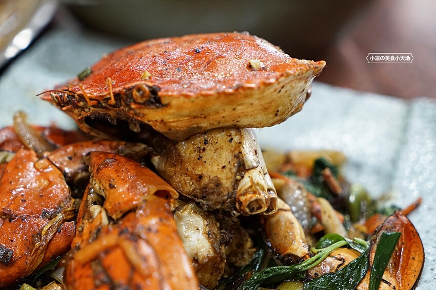 一年四季都能吃到活蟹料理！招牌燒鵝、潮汕砂鍋粥、各式熱炒通通有，聚餐就來這！！